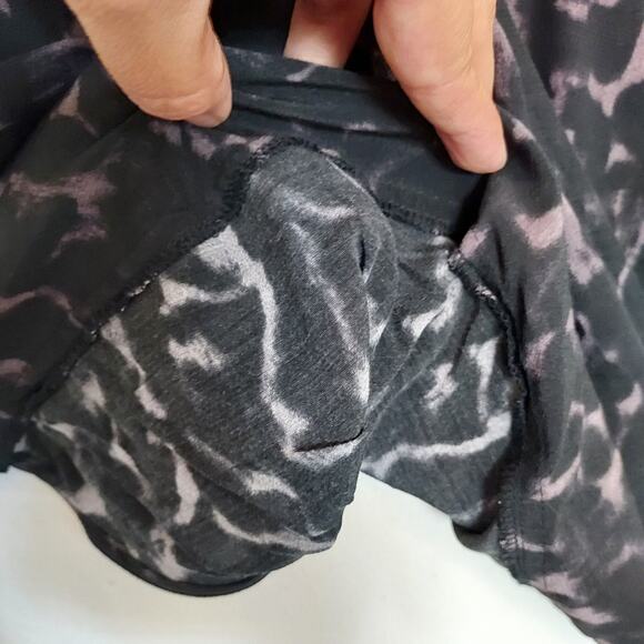 Rails Black & Lavender Animal Print Blouse Size L - Picture 7 of 13